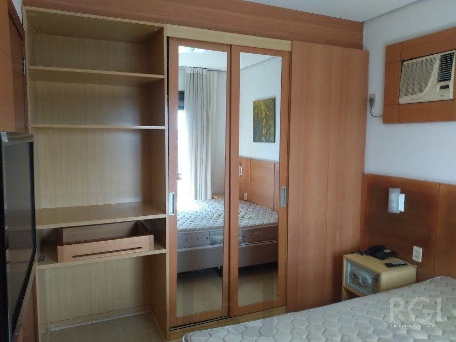 VENDO APARTAMENTO UM DORMITORIO BOM FIM ELEVADOR 1 VAGA — foto 14