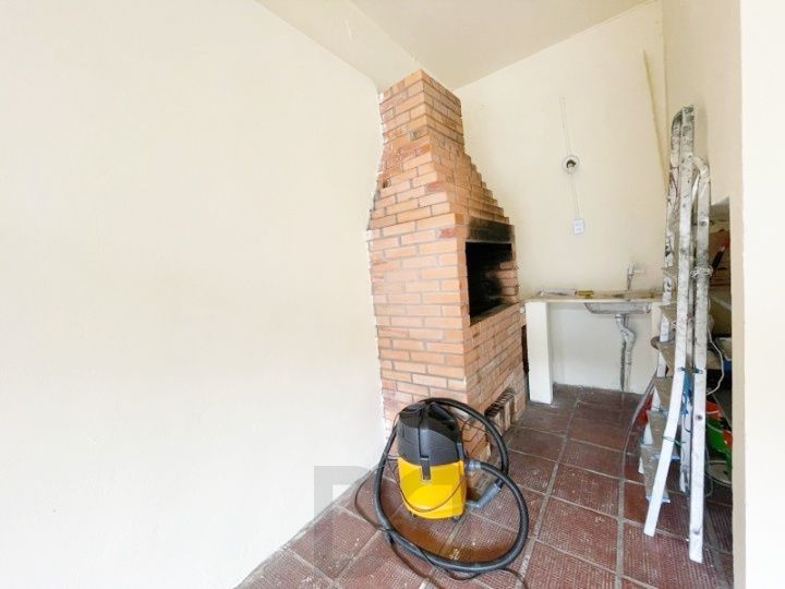 casa com 525 m2 de terreno , casa área construída 395 m2 de área, com 05 dormitorios sendo um suite com banheira — foto 16