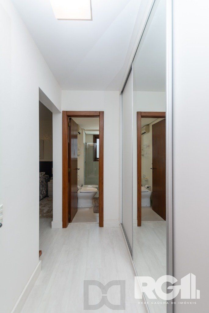 Apartamento Reformado! Com 3 dorm, sendo 1 suíte, 2 vagas na Rua Corte Real. — foto 24