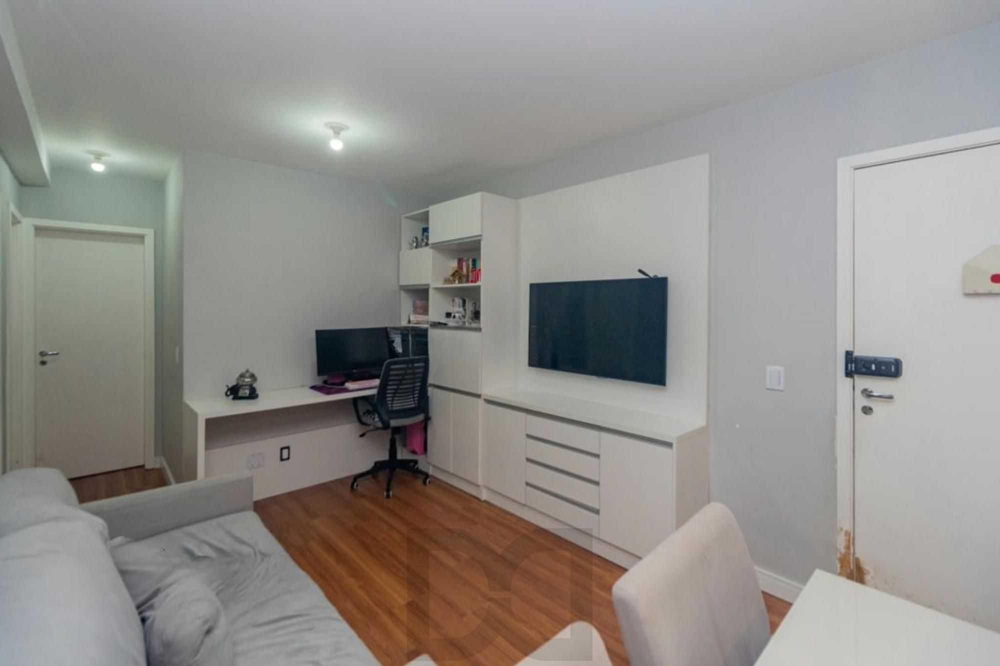 Apartamento 2 Dormitórios com Vaga e Piscina no Cristal em Porto Alegre — foto 8
