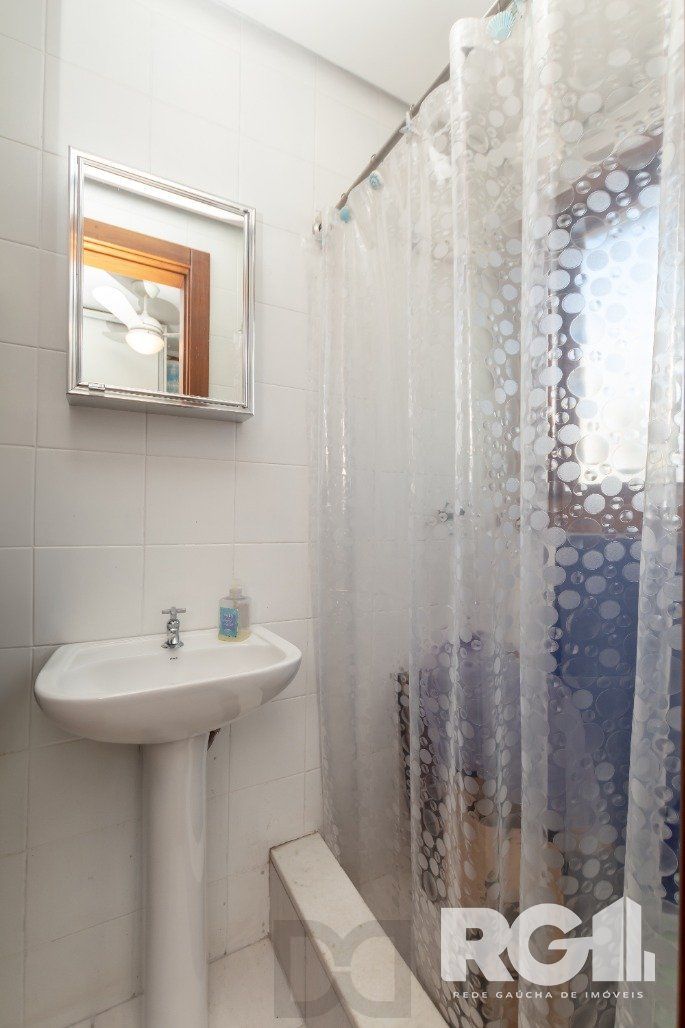 Apartamento Reformado! Com 3 dorm, sendo 1 suíte, 2 vagas na Rua Corte Real. — foto 37