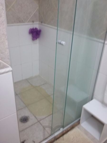 Sobrado em Ipanema, zona sul de Porto Alegre, com 175m² - 3 dormitorios, sotão, piscina. — foto 21