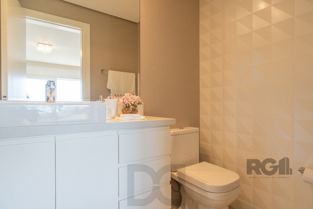 Casa semimobiliada e possui 3 suítes (sendo 1 delas master com closet e hidro) — foto 31