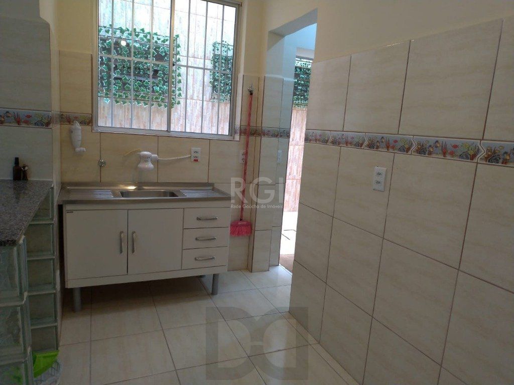 Apartamento de 4 dormitórios, sendo 2 suites, no bairro Petrópolis DESOCUPADO — foto 6