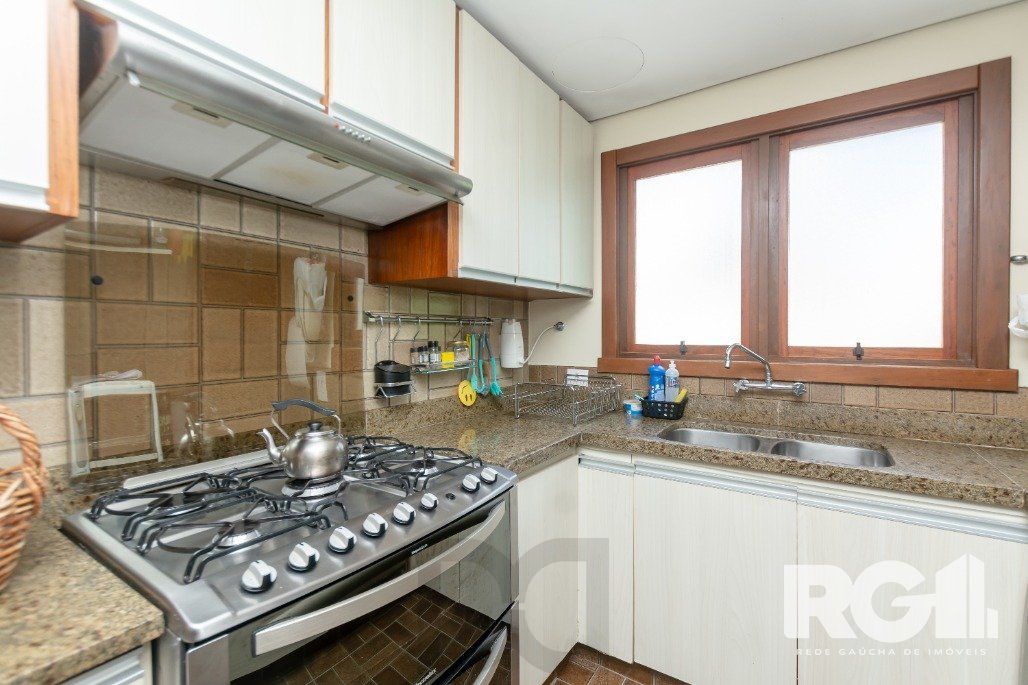 Apartamento Reformado! Com 3 dorm, sendo 1 suíte, 2 vagas na Rua Corte Real. — foto 34