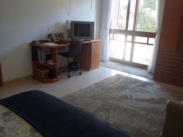 Sobrado em Ipanema, zona sul de Porto Alegre, com 175m² - 3 dormitorios, sotão, piscina. — foto 14