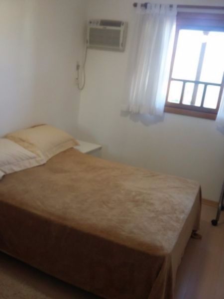 Sobrado em Ipanema, zona sul de Porto Alegre, com 175m² - 3 dormitorios, sotão, piscina. — foto 10