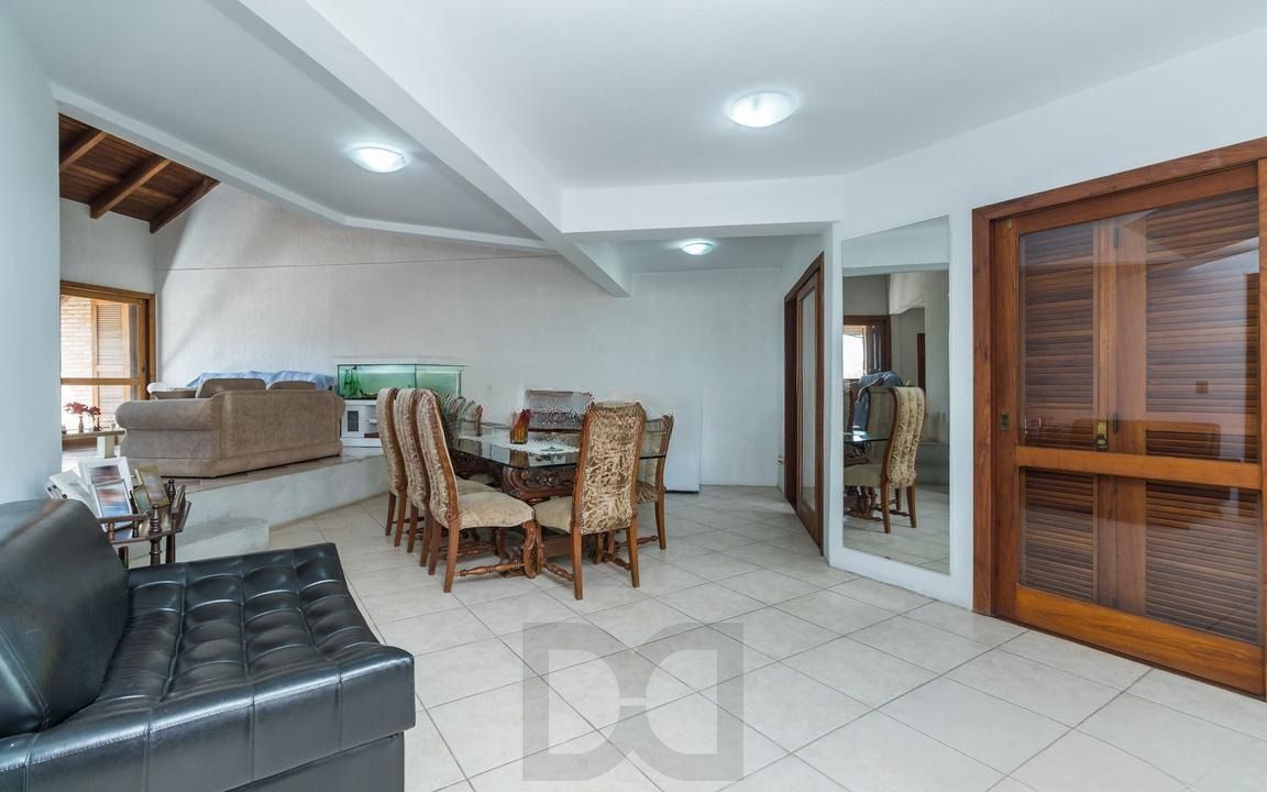 Casa térrea com 5 dormitórios, 2 suítes, 3 vagas. — foto 2