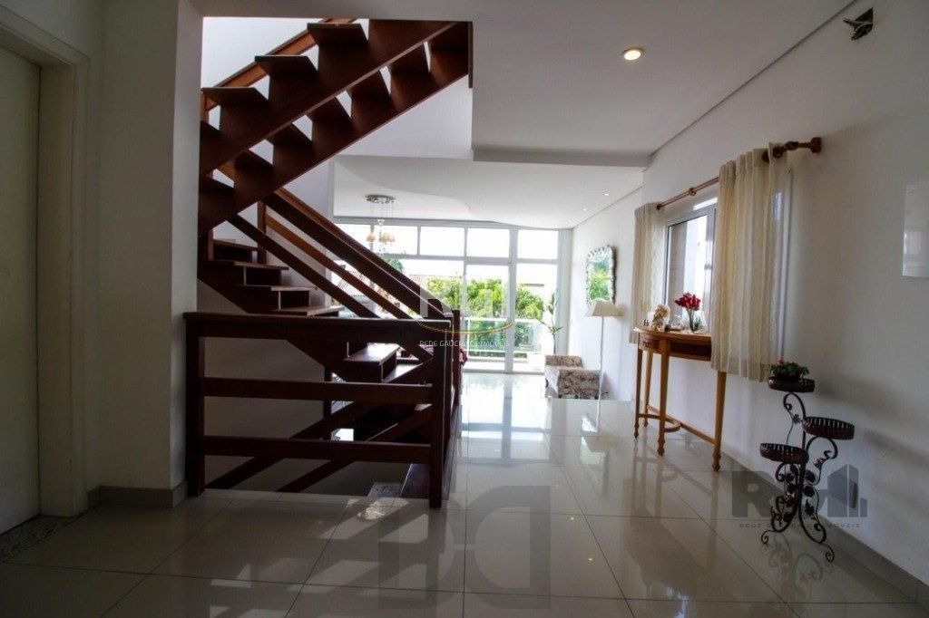 Casa para Venda - 300m², 3 dormitórios, sendo 1 suites, 4 vagas - Teresópolis — foto 5
