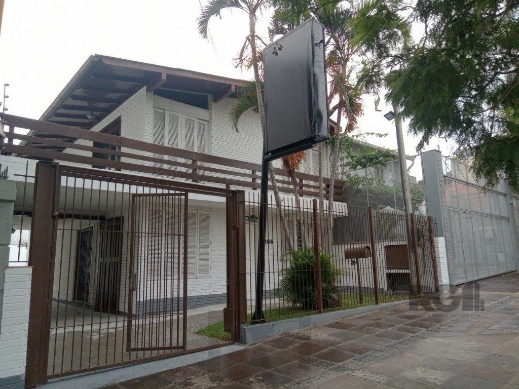 Sobrado no bairro Higienópolis de 3 dormitórios e 3 vagas — foto 1