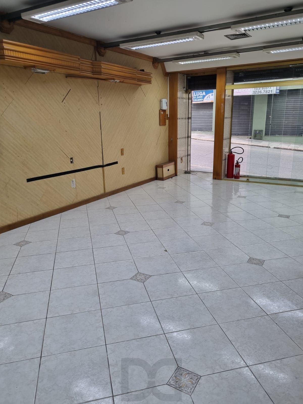Loja Térrea de Frente à Venda no Centro Histórico de Porto Alegre — foto 4