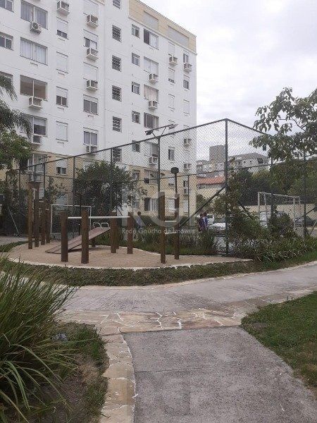 Apartamento 2 dormitórios e 1 vaga de garagem escriturada, no bairro Cristal — foto 2