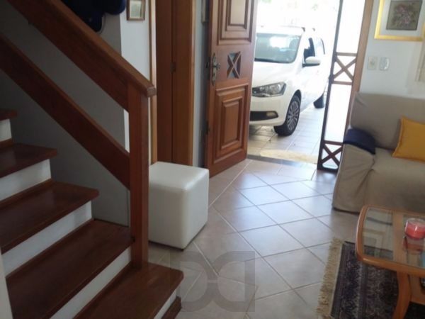 Sobrado em Ipanema, zona sul de Porto Alegre, com 175m² - 3 dormitorios, sotão, piscina. — foto 4