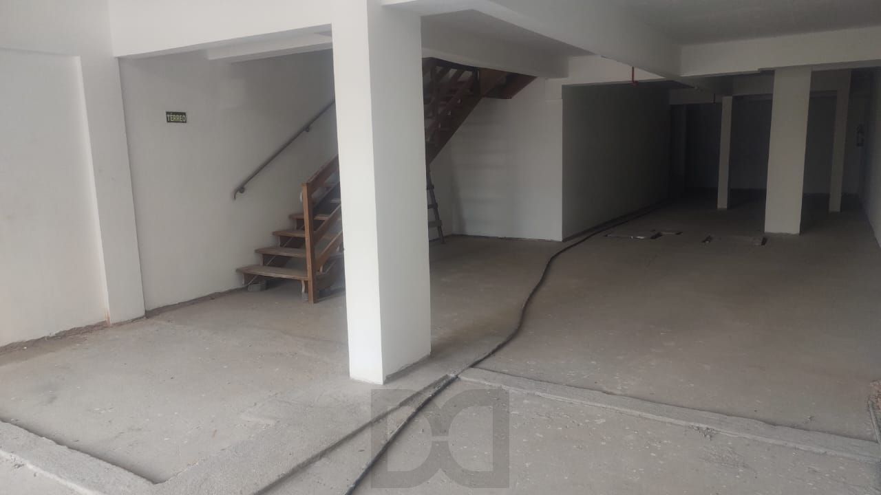 Vende loja ,com mezanino 180m², 2 banheiros — foto 11