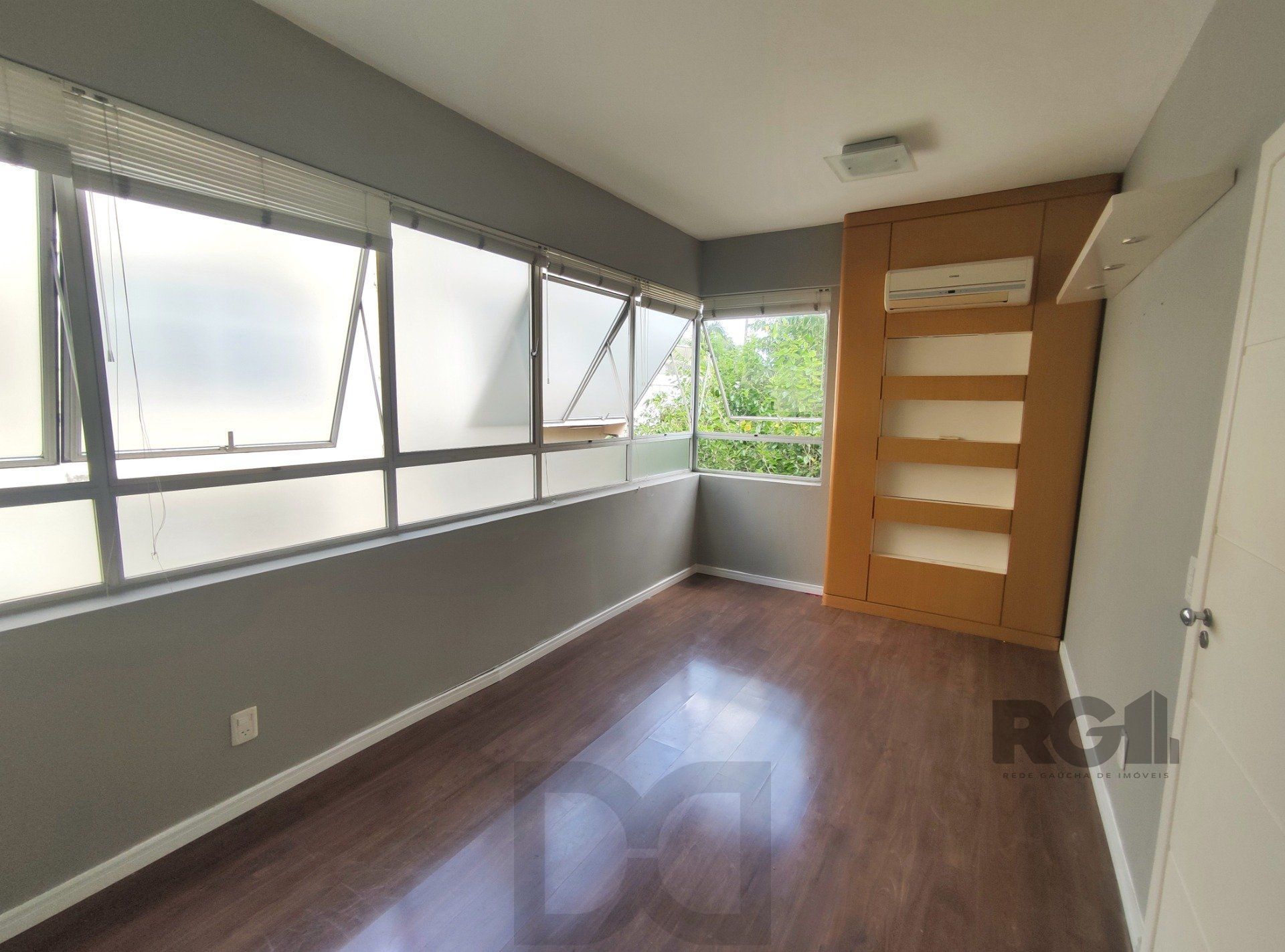 Conjunto/Sala para Venda - 31.9m², 0 dormitórios, Petrópolis — foto 1