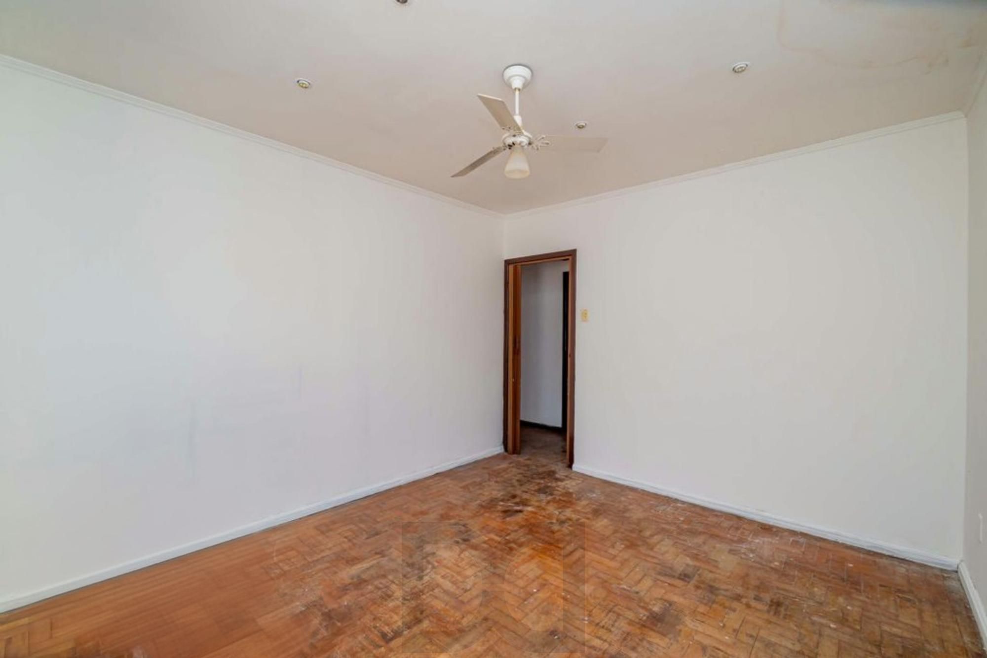 Casa de 2 dormitórios, churrasqueira, pátio, 4 vagas no bairro Ipanema — foto 17