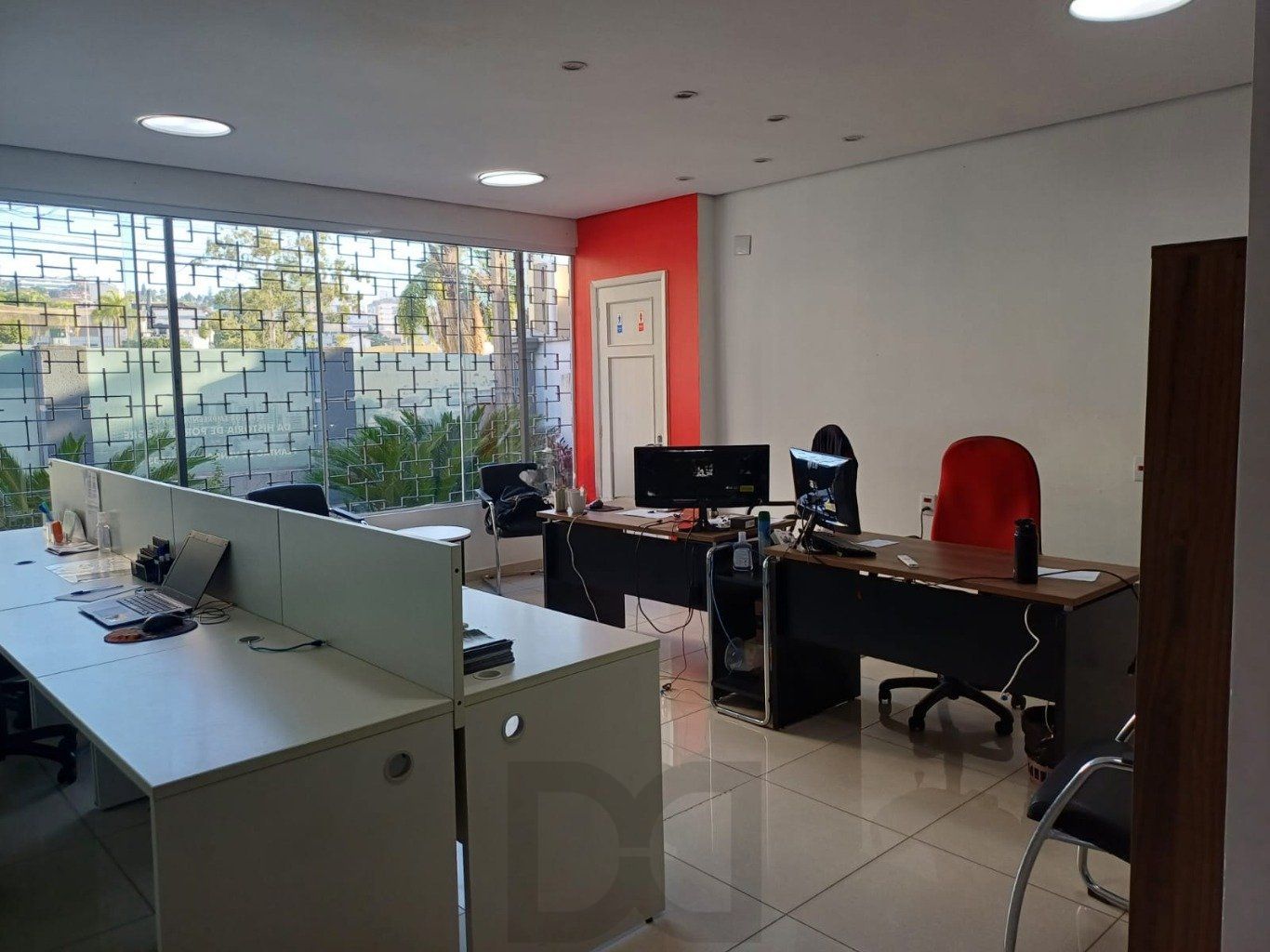 Casa com 3 quartos, 3 banheiros, 300m² e 8 vagas no Menino Deus. — foto 5