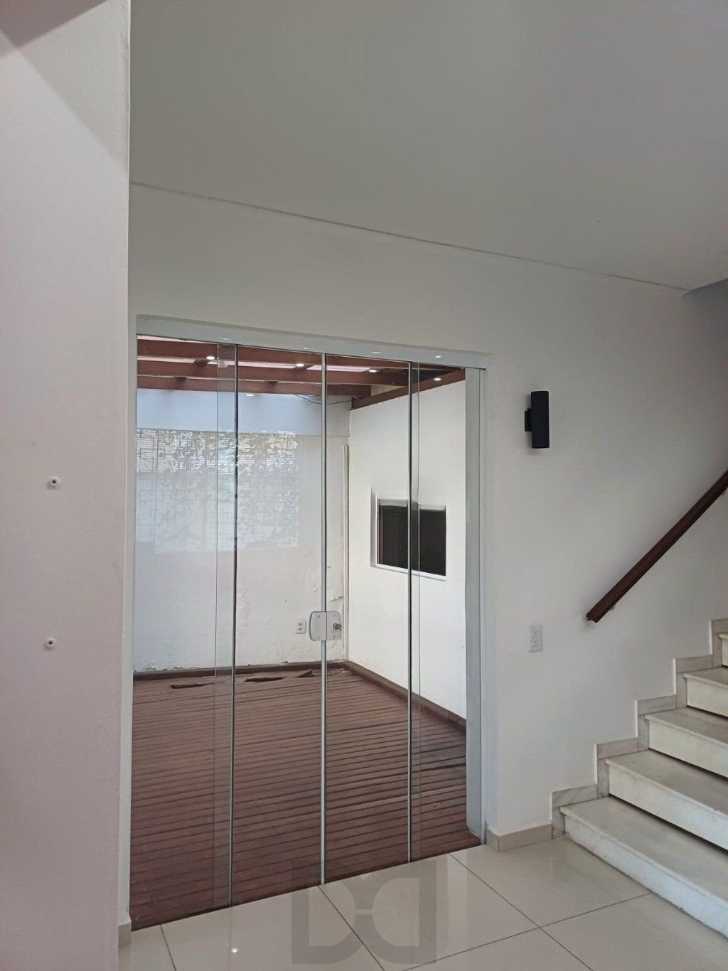 Casa com 3 quartos, 3 banheiros, 300m² e 8 vagas no Menino Deus. — foto 4