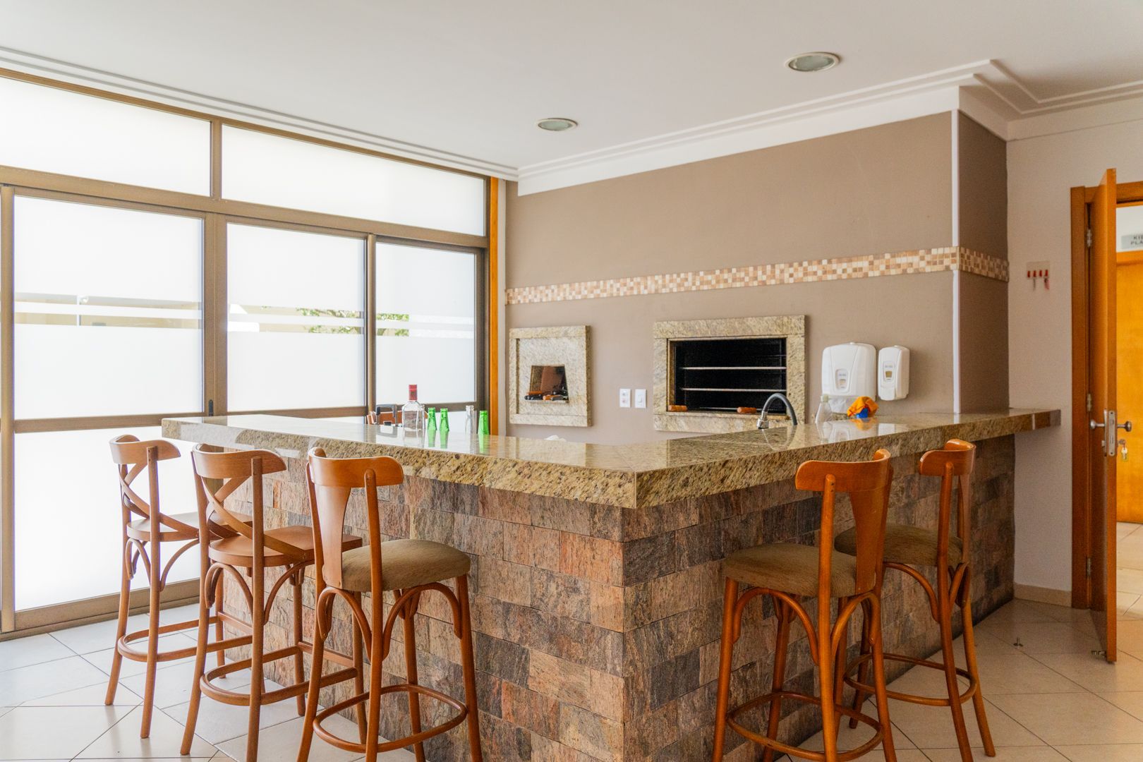 Apartamento para Venda - 93.43m², 3 dormitórios, sendo 1 suites, 2 vagas - Teresópolis — foto 31