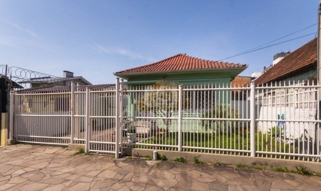 Casa residencial/comercial, com 350m² privativos, 4 quartos, 5 vagas de garagem - Bairro Tristeza — foto 1