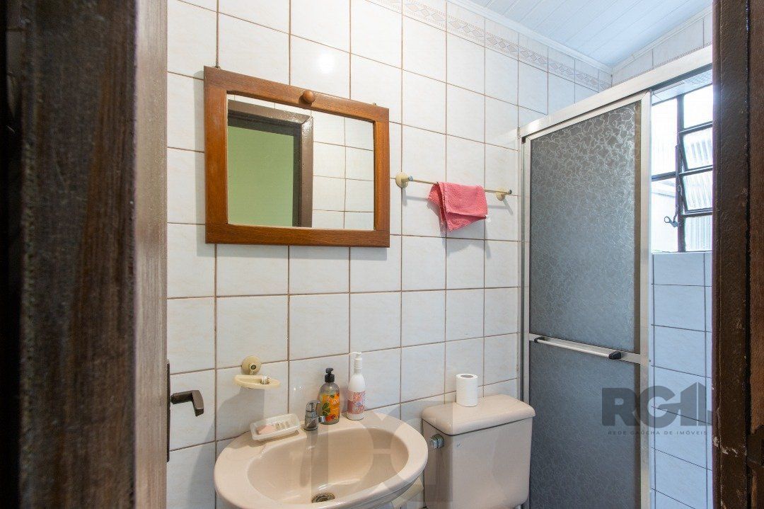 Casa térrea, 3 quartos, 2 banheiros, com pátio no Bairro Cavalhada — foto 15