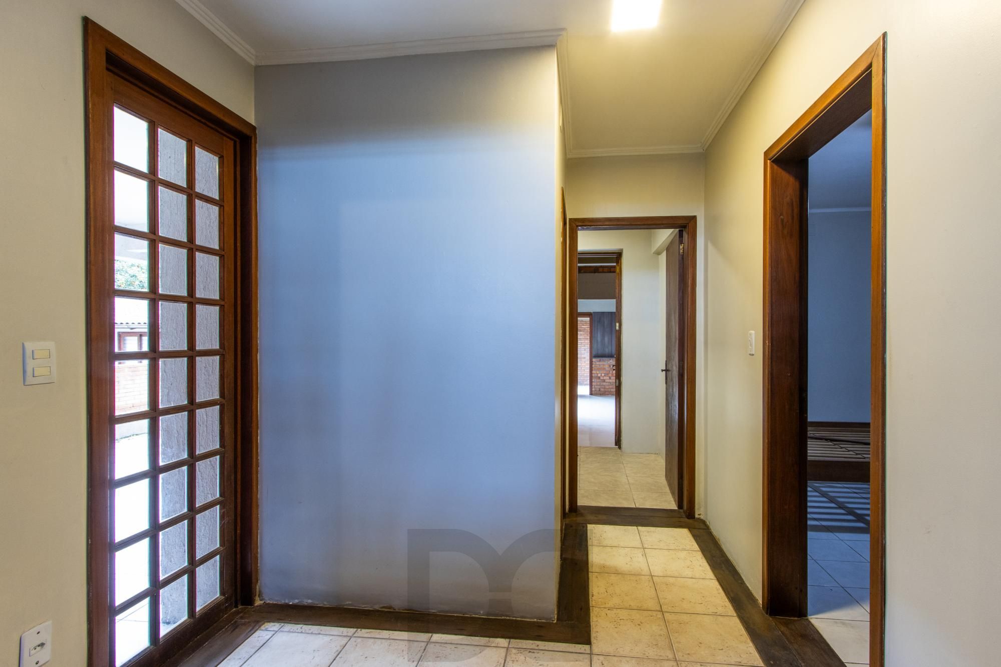 Ampla Casa com 2 Suítes, Closet, Lareira e Pátio com Árvores Frutíferas. — foto 30