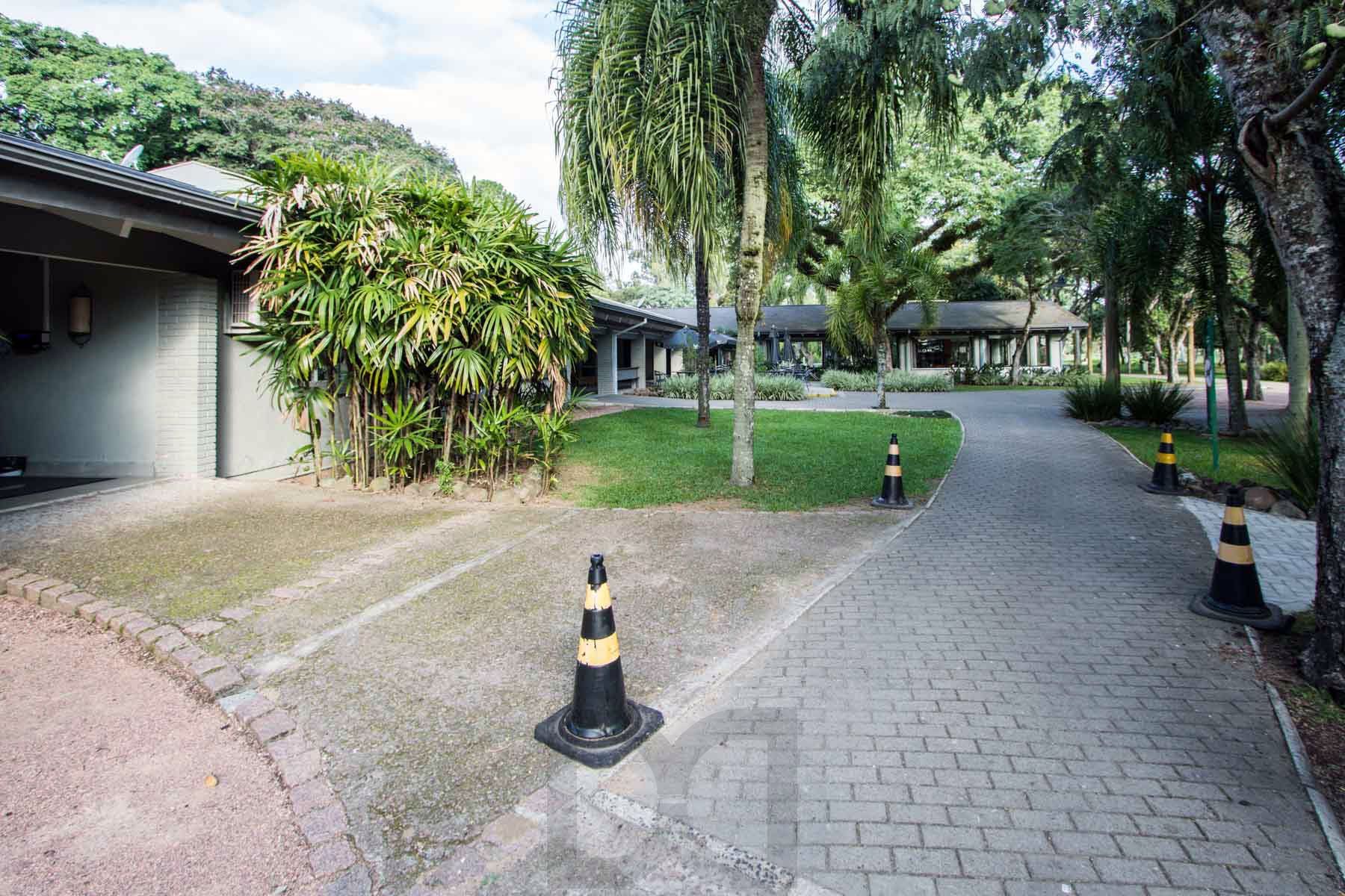 A casa conta com 434m2 de área construída, mas com um aproveitamento total dos 1.012m2 do lote — foto 70