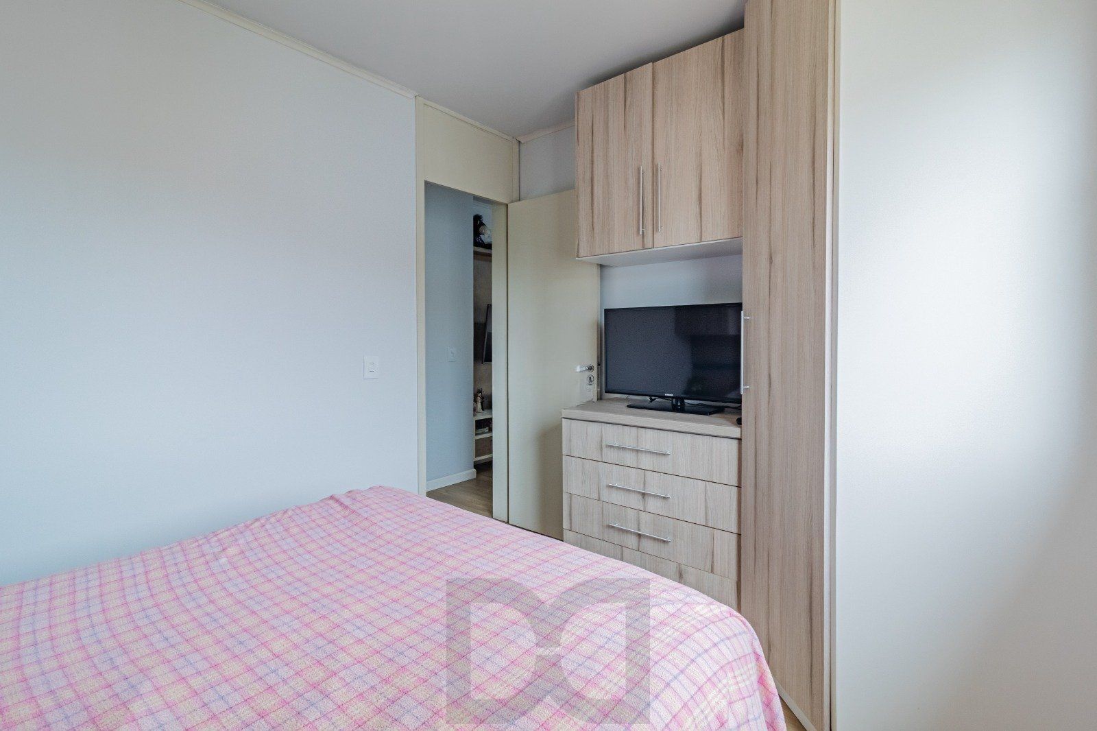 Apartamento com 2 dormitórios e 1 vaga de garagem escriturada no Bairro Humaitá — foto 13