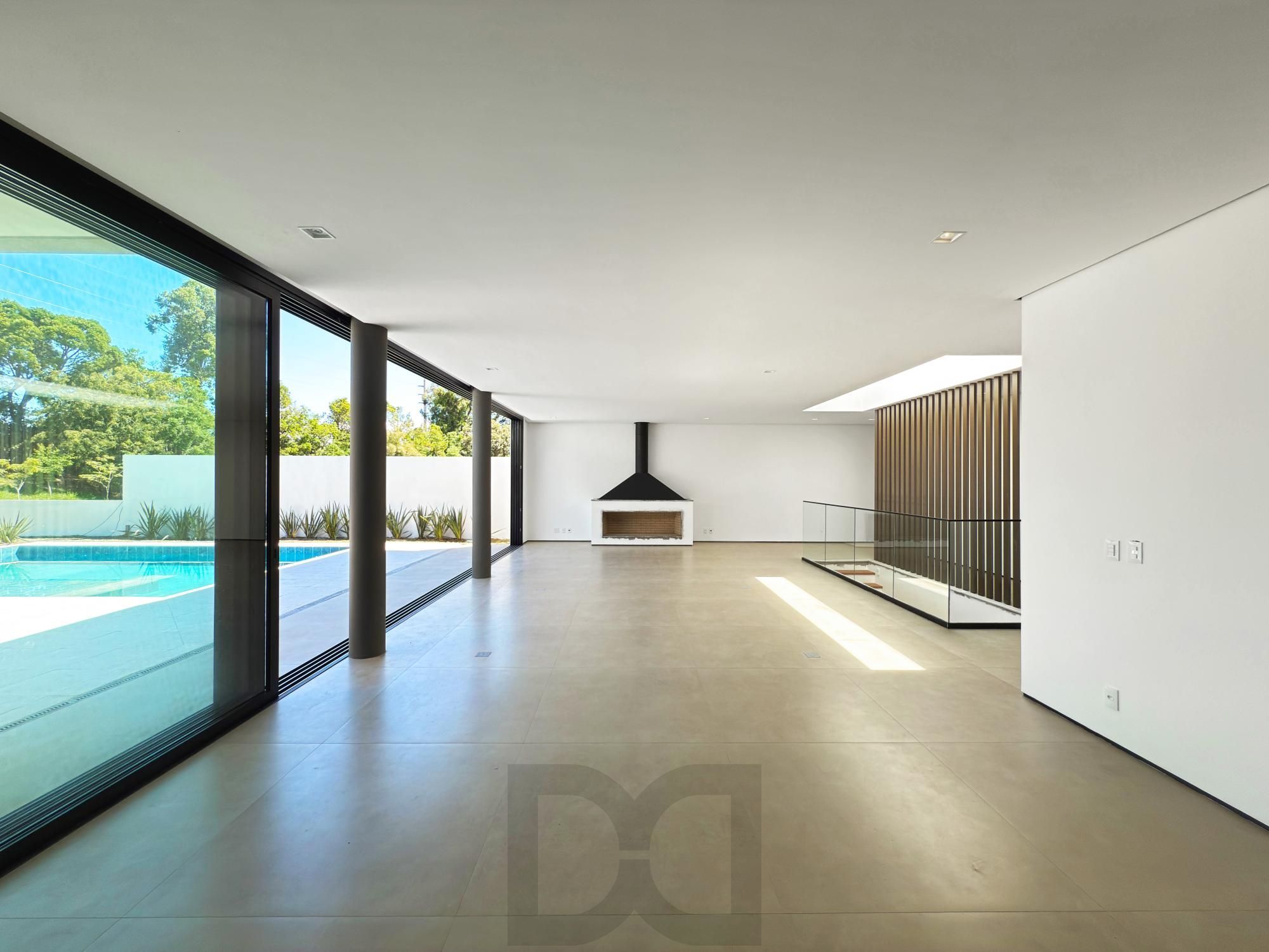 A casa conta com 434m2 de área construída, mas com um aproveitamento total dos 1.012m2 do lote — foto 30