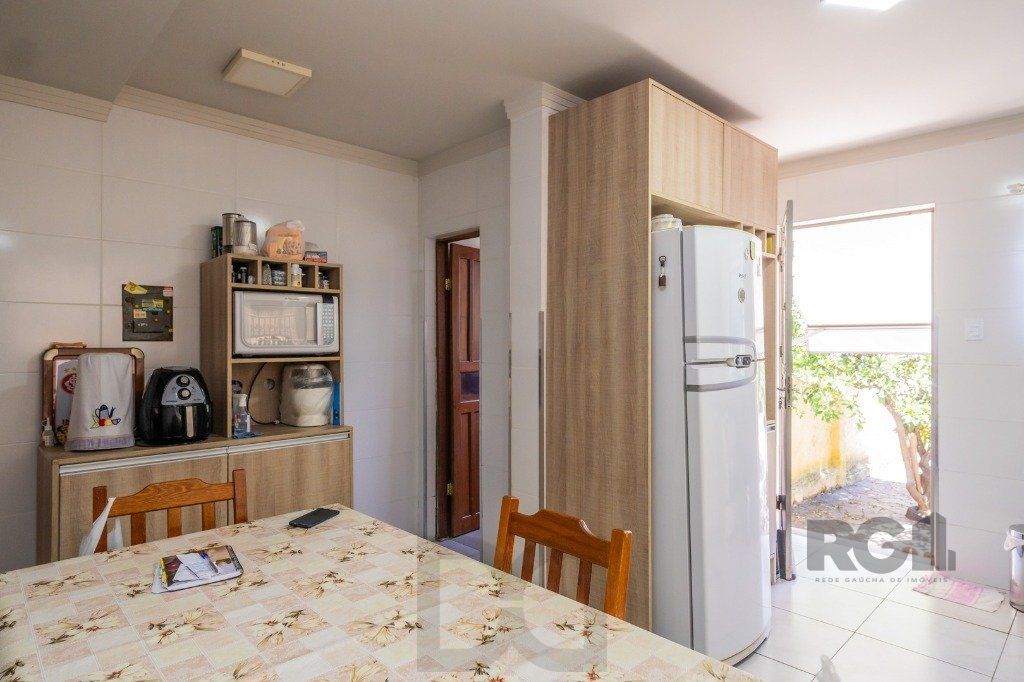 Casa com 4 dormitórios no bairro Gloria — foto 6