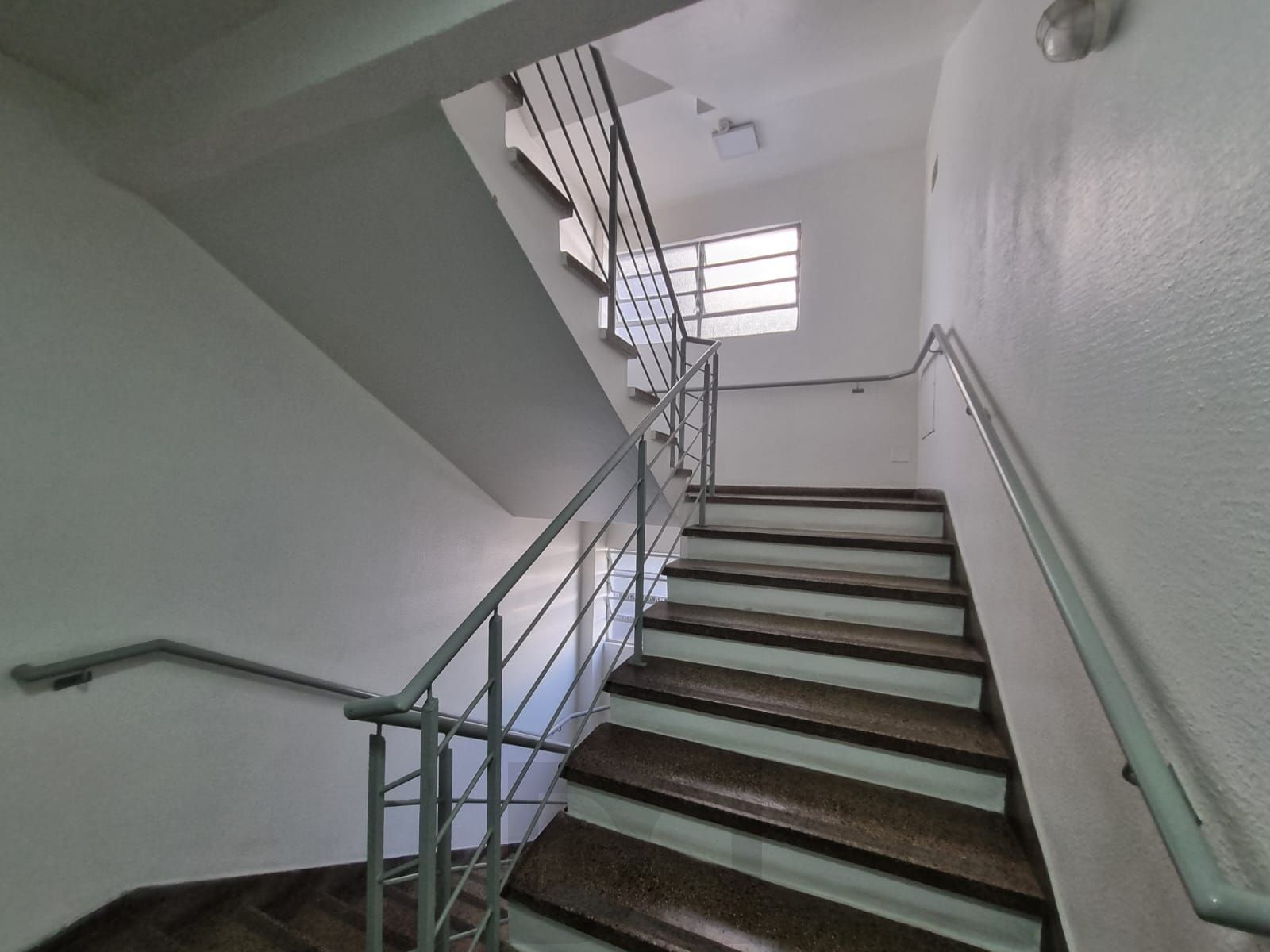 Apartamento de 2 dormitórios no bairro Partenon. — foto 32