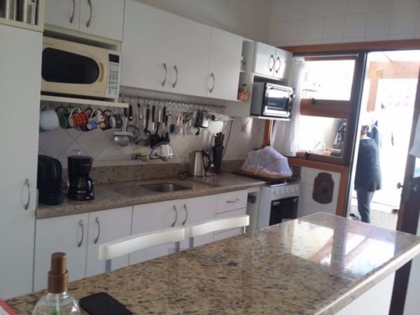 Sobrado em Ipanema, zona sul de Porto Alegre, com 175m² - 3 dormitorios, sotão, piscina. — foto 6