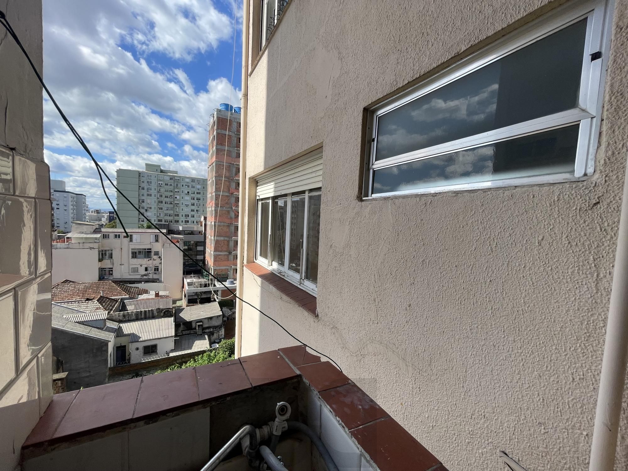 Apartamento 2 dormitórios com dependência 70m2 Moinhos de Vento Av. Cristóvão — foto 8