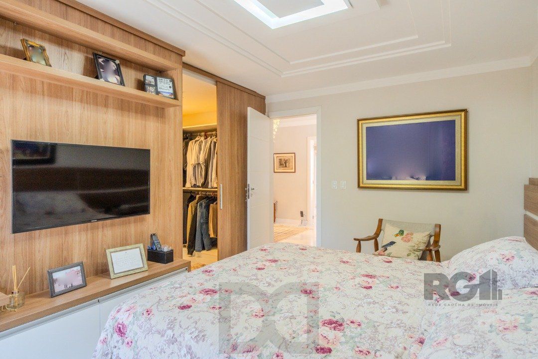 Casa de Condomínio com Arquitetura Exclusiva e Ambientes Sofisticados — foto 30