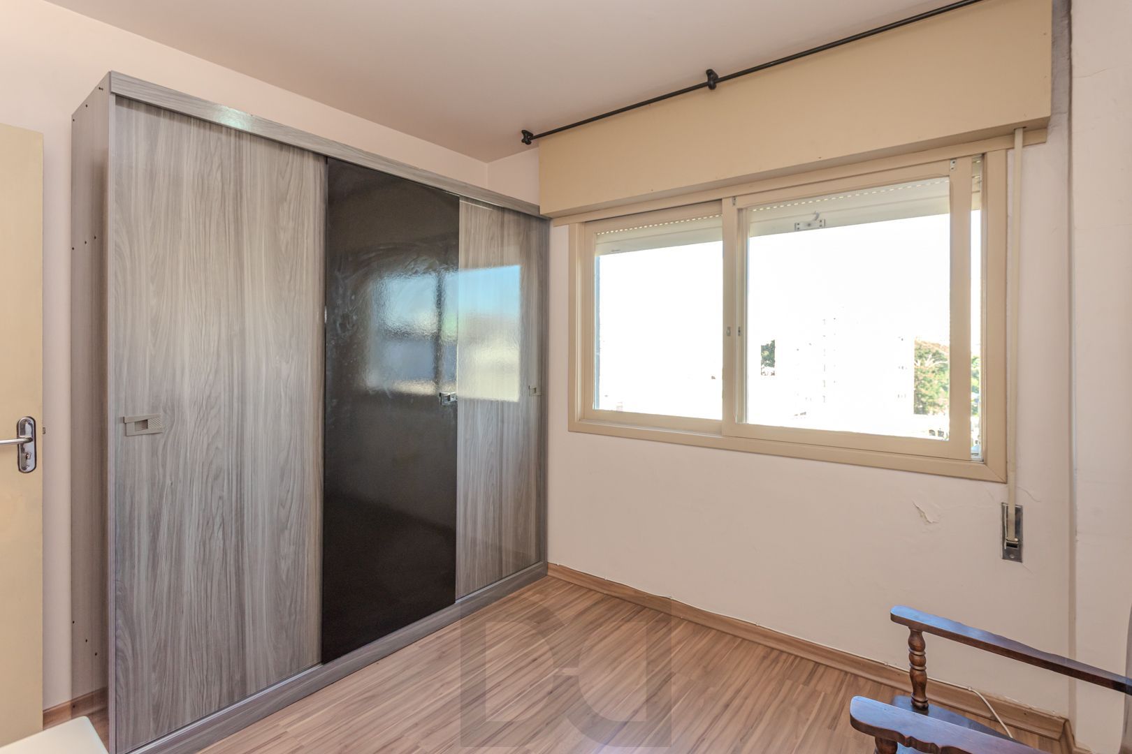 Apartamento de 2 dormitórios com dependência e vaga no bairro Santana DESOCUPADO — foto 15