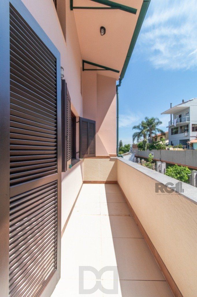 Linda casa de 04 dormitórios com vista livre no Bairro Teresópolis — foto 66