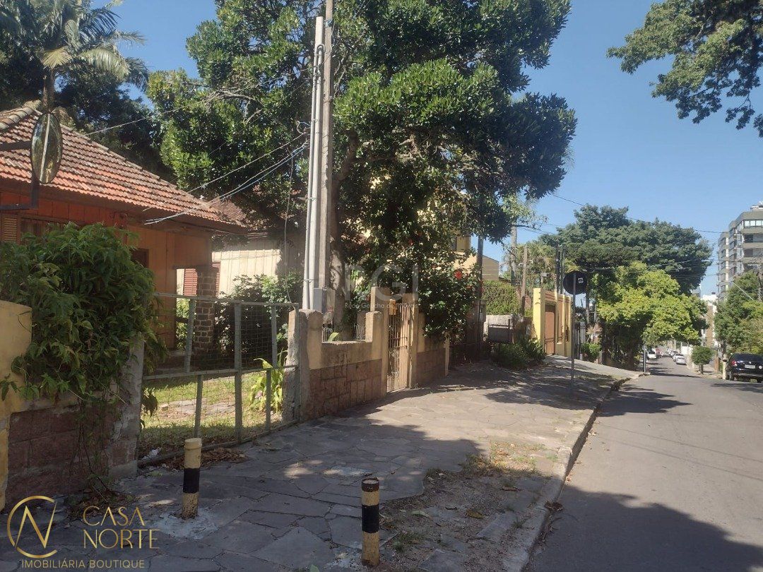 Terreno à venda  com 610m², Rua Doutor Armando Barbedo no bairro Tristeza em Porto Alegre