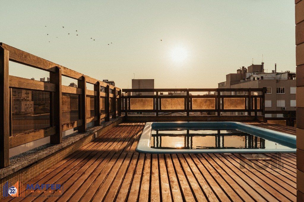 Vende-se cobertura 3 quartos com suíte e 2 vagas - 333m² - Mont Serrat totalmente atualizada, desocupada