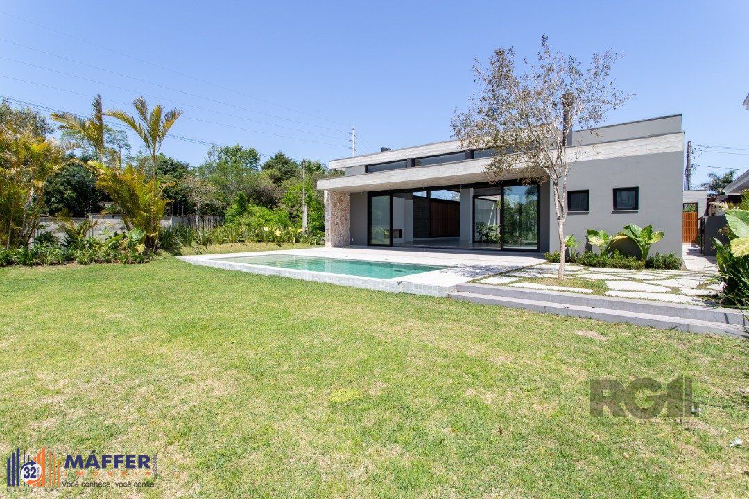 Casa Le Mans, uma residência térrea de esquina com 389,48m2 de área coberta