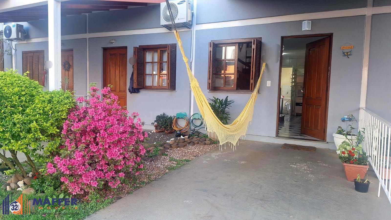 Sobrado com 2 dormitórios, 1 vaga, na Av. Otto Niemeyer, bairro Camaquã, Poa, RS