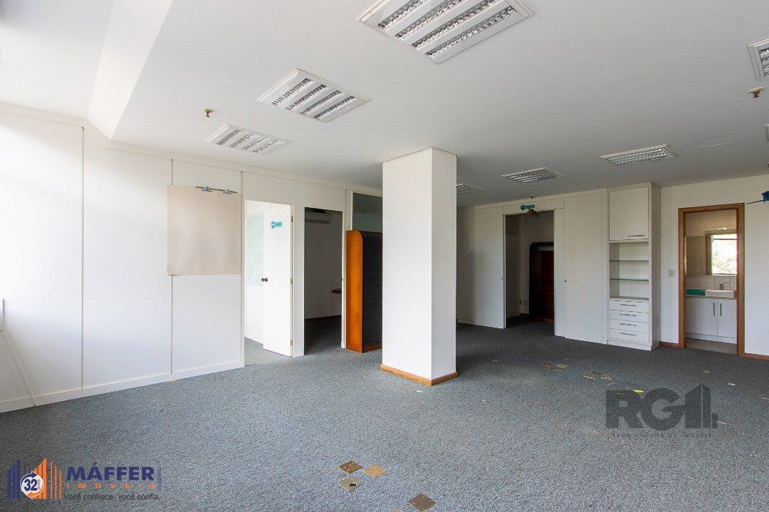 SALA COMERCIAL BAIRRO MENINO DEUS - 82m² DE ÁREA PRIVATIVA, 1 VAGA