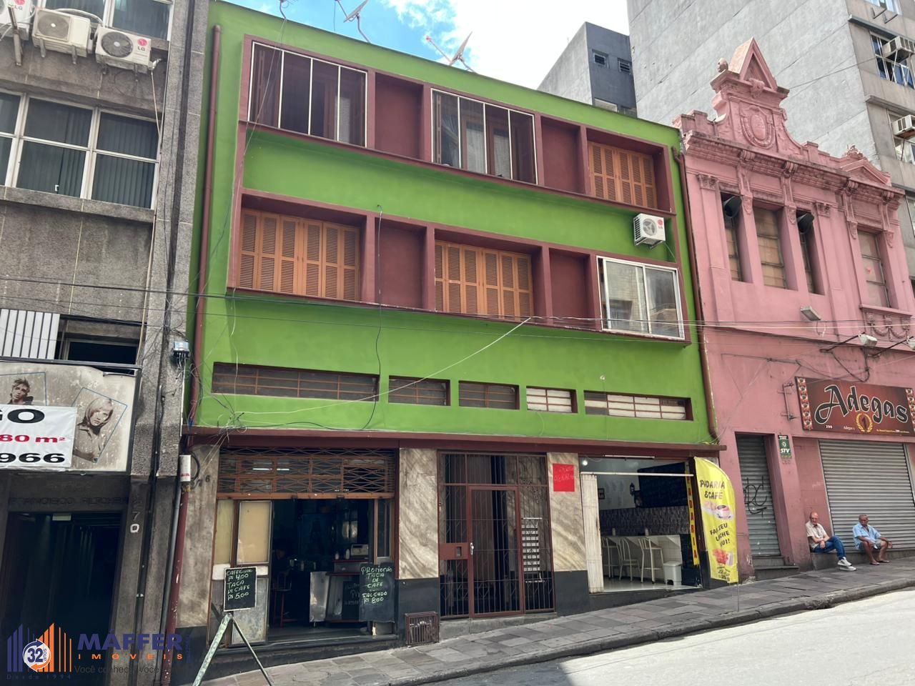 Apartamento com 03 quartos e 02 banheiros no Centro Histórico de Porto Alegre.