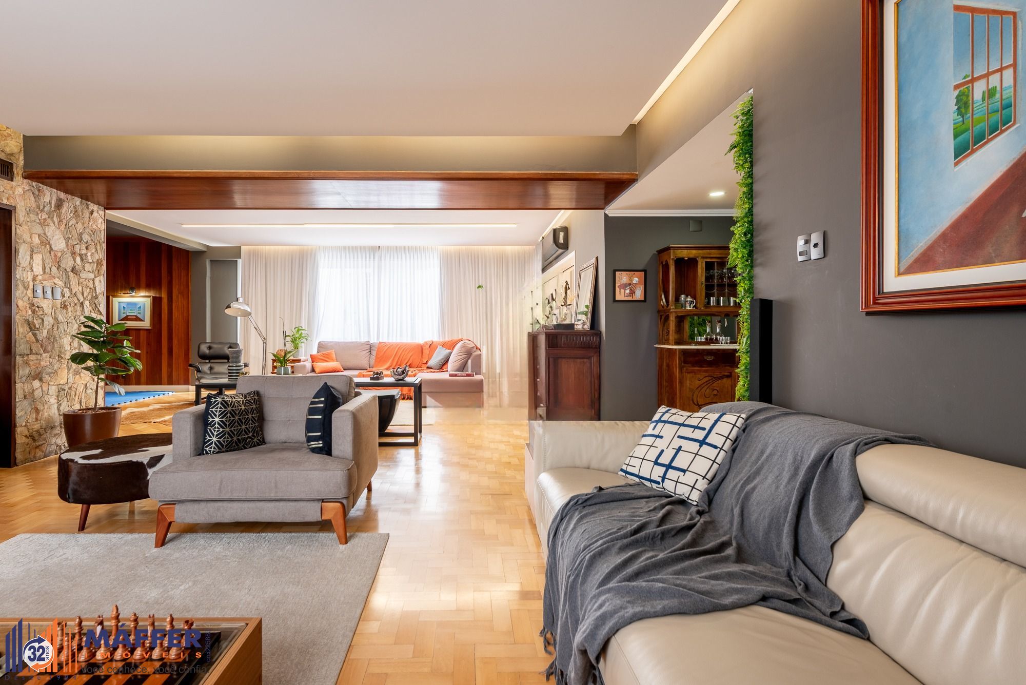 Apartamento com 295m² e 3 dormitórios, 2 vagas individuais, bairro Independência