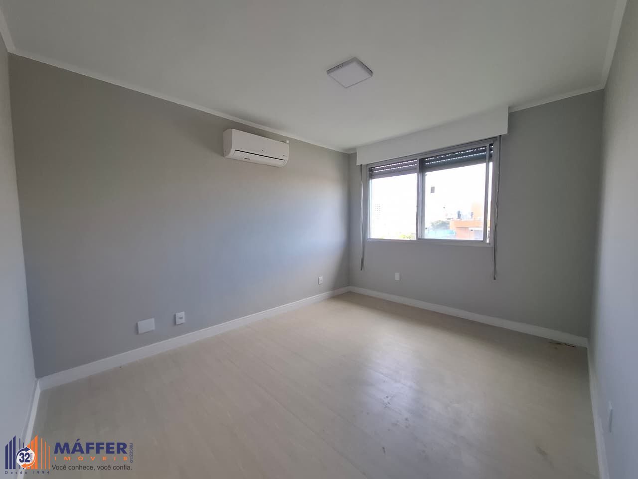 Apartamento à venda 2 quartos com vaga reformado na Cidade Baixa Porto Alegre