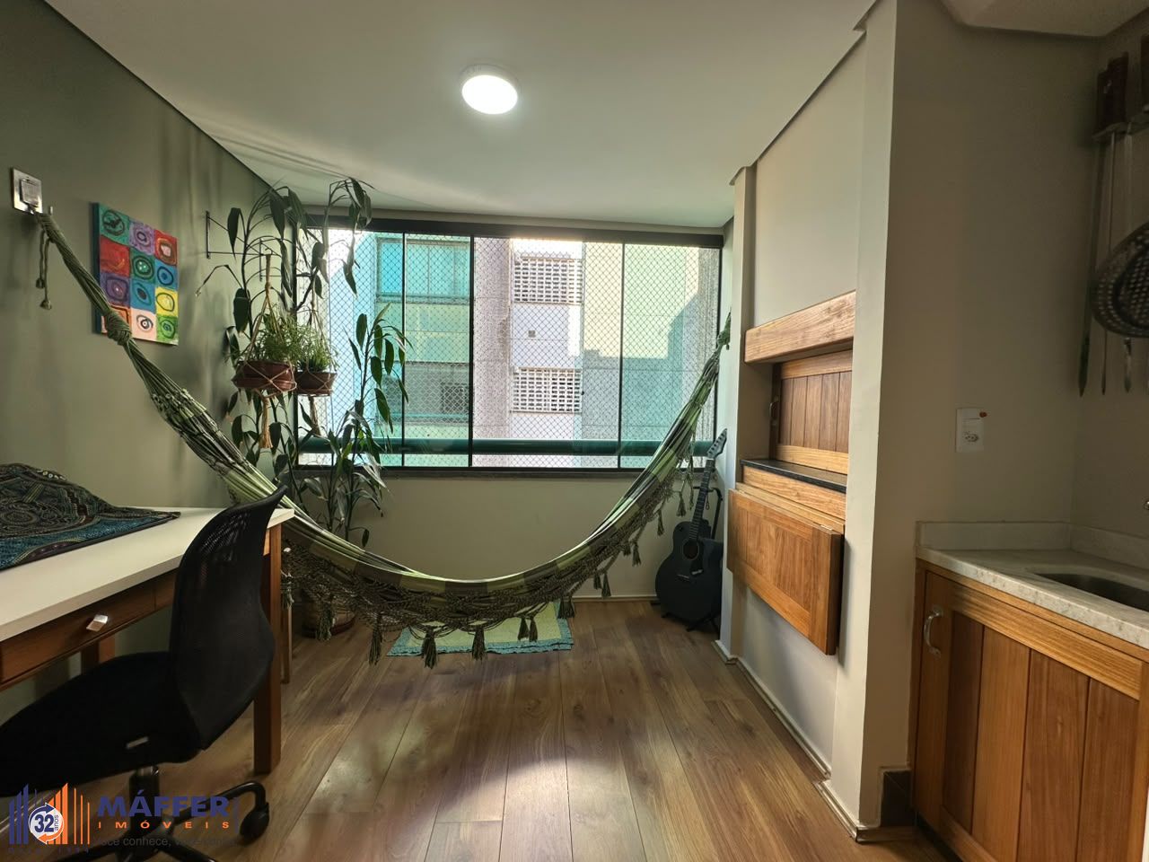 Apartamento 2 dormitórios, com churrasqueira e 1 vaga no bairro Teresópolis em Porto Alegre