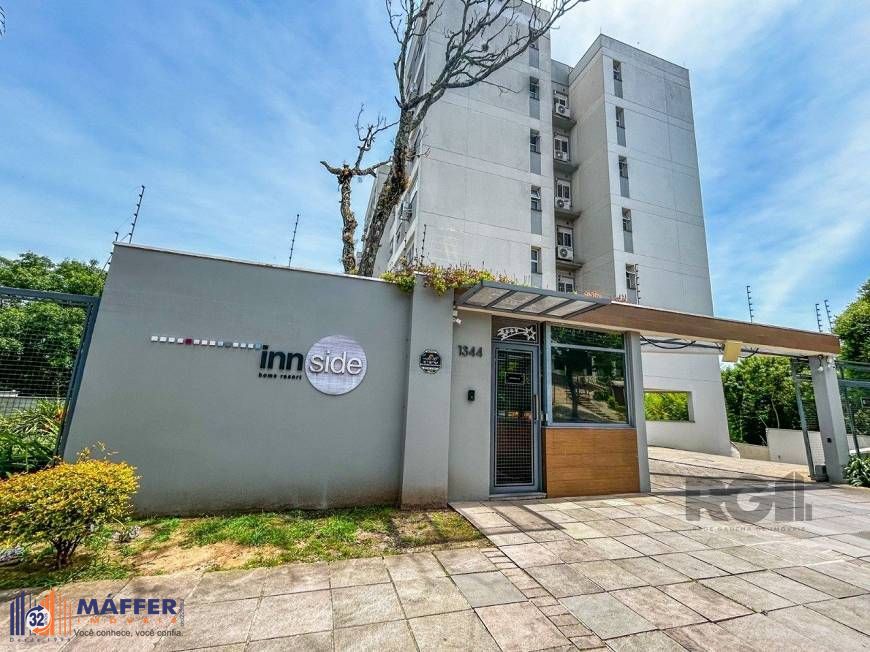 Apartamento de 2 dormitórios, living, cozinha planejada, área de serviço, banheiro social e 1 vaga de garagem escriturada.