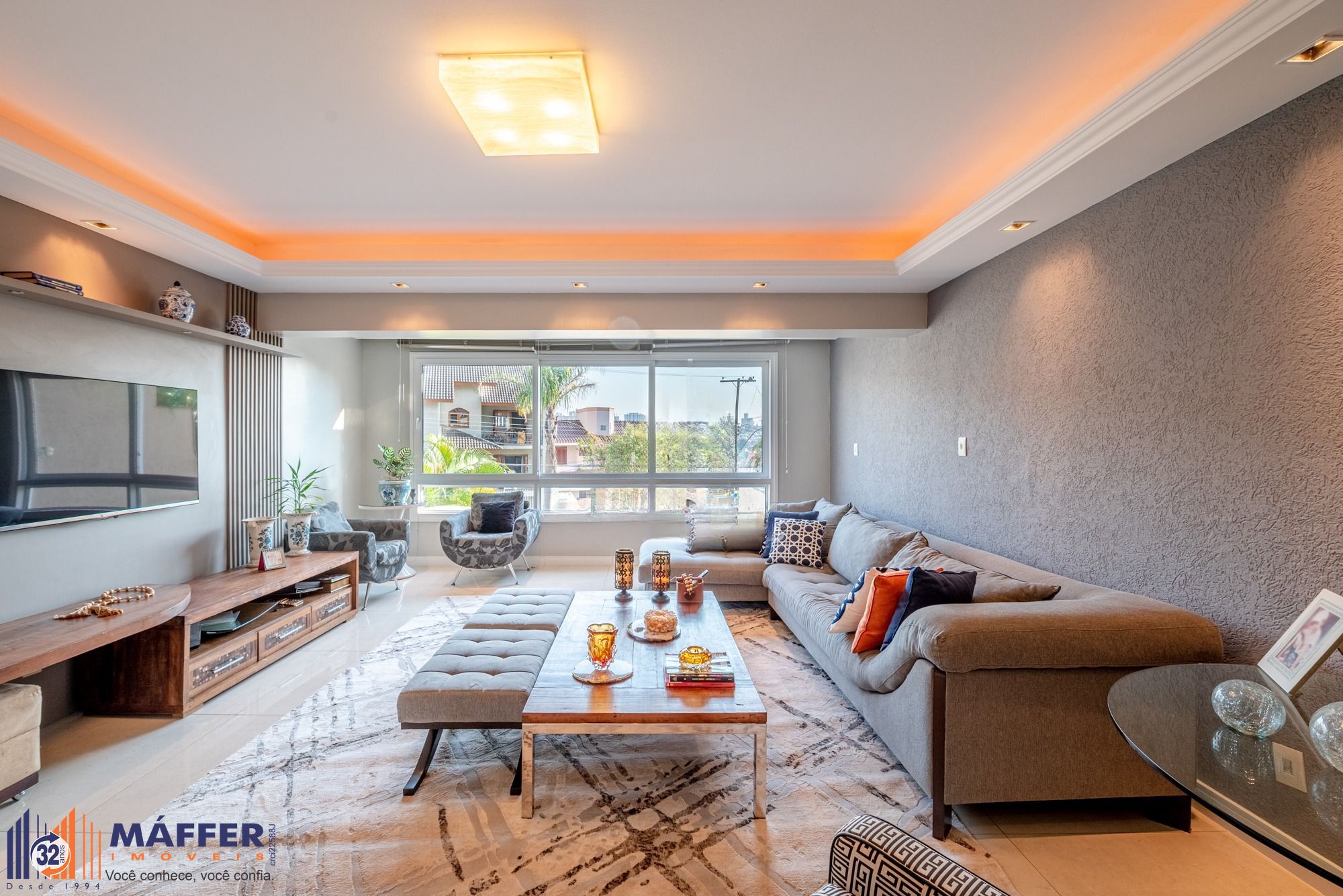 Casa com 357m² e 4 dormitórios, 3 suítes, 3 vagas