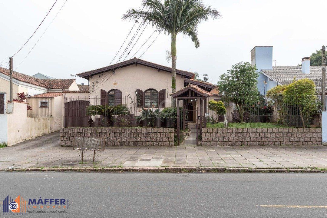 Casa para Venda - 380m², 3 dormitórios, sendo 1 suites, 3 vagas - Tristeza