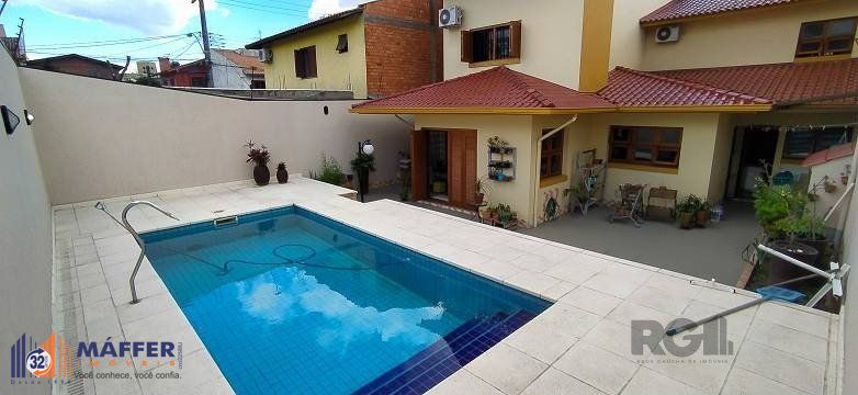 Excelente casa de 287m² com 3 dormitórios e 4 vagas.