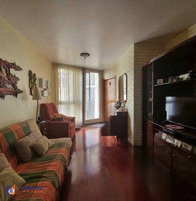 Apartamento de 2 dormitórios, semi mobiliado, ensolarado para venda no bairro Cidade Baixa em Porto Alegre/RS.